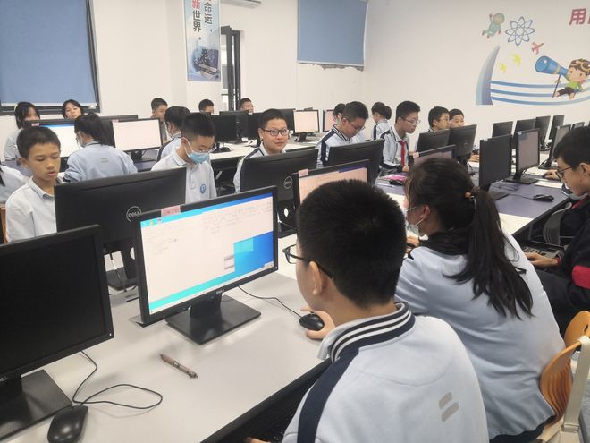 数字赋能教育 卓越校本课程发布，展现新时代学子“后劲足”新路径